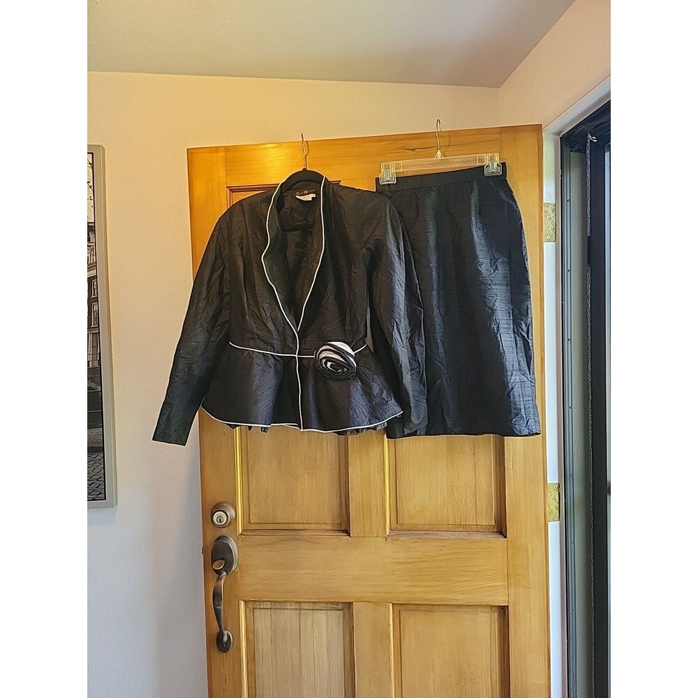 Saint Romei 100% Silk  80's Vintage Black with White Piping Skirt Set Size 6